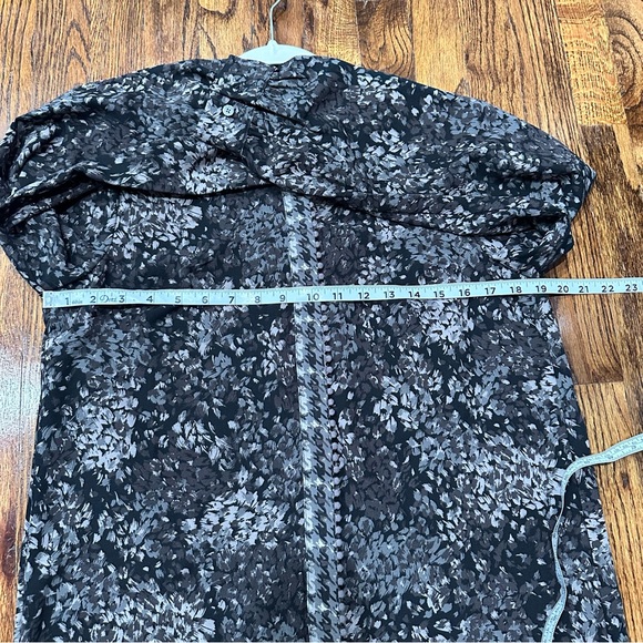 🦋 NWOT Isaac Mizrahi Button down blouse 6 - Picture 7 of 11